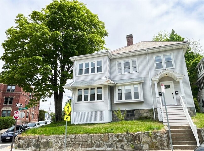 Primary Photo - 44 Bellevue St