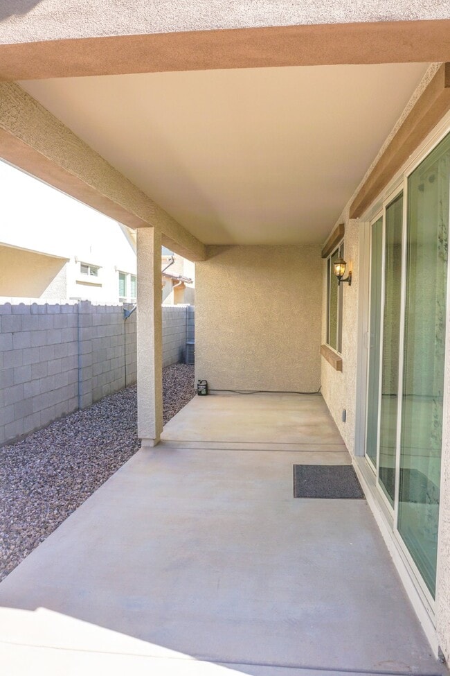 Building Photo - "Charming 3-Bed Oasis with Modern Comfort ...
