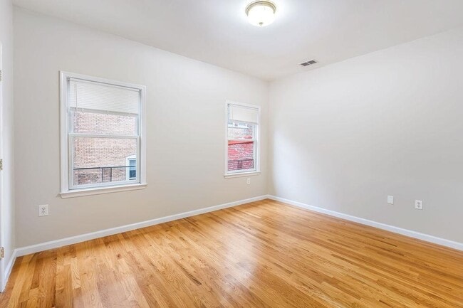 Building Photo - 43 Manhattan Ave