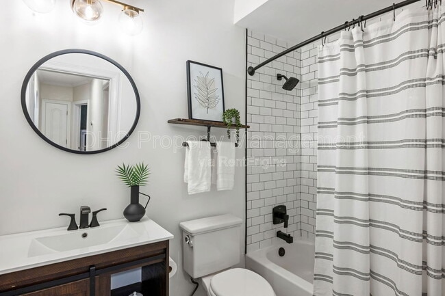 Building Photo - 161 Randolph St NE