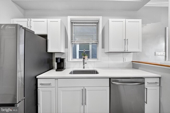 Building Photo - 7 E Fort Ave