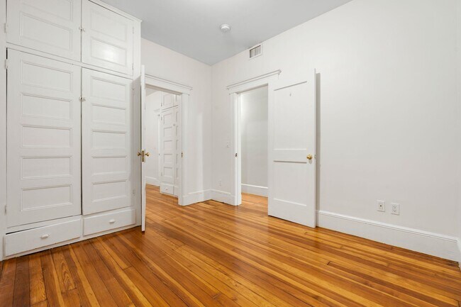 Building Photo - 114 Shippen St