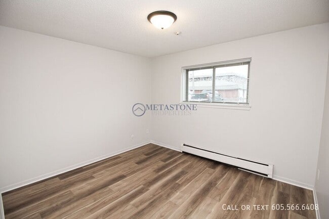 Building Photo - 308 S Lewis Ave