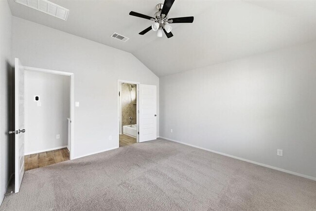 Building Photo - 104 Crooked Trail