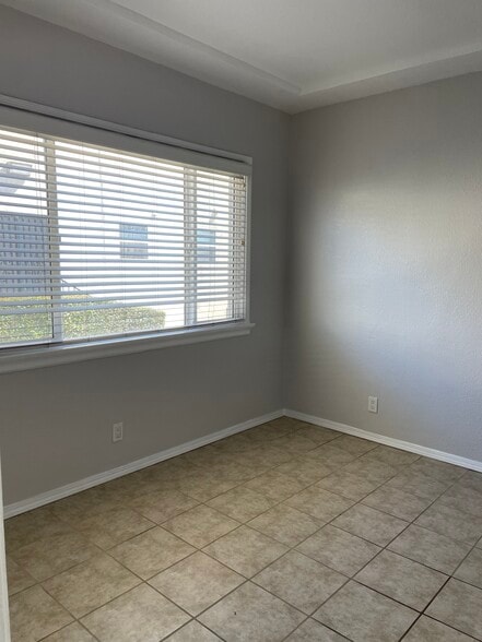 Building Photo - 5169 Pickford St