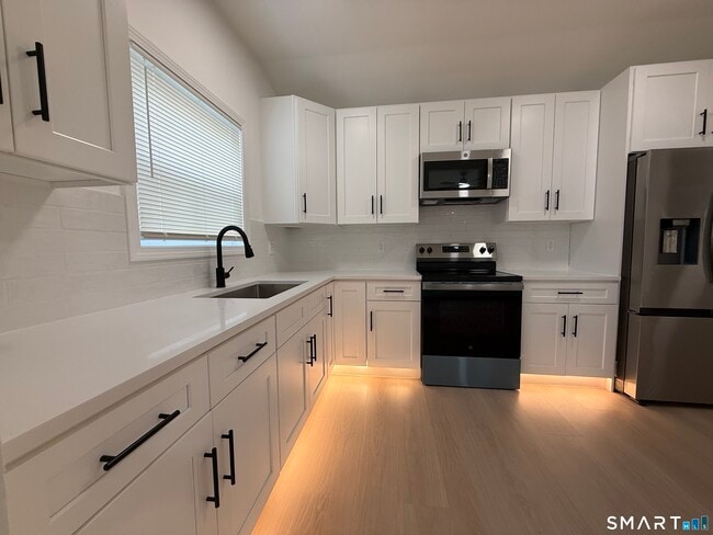 Building Photo - 8-12 Sterling St