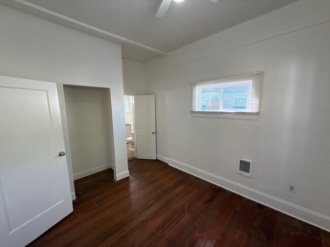 Building Photo - 1353 Commercial St SE