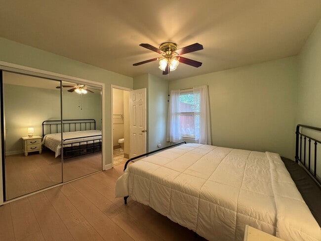 Building Photo - Beautiful 3 Bed 2.5 Bath Single Family Hom...