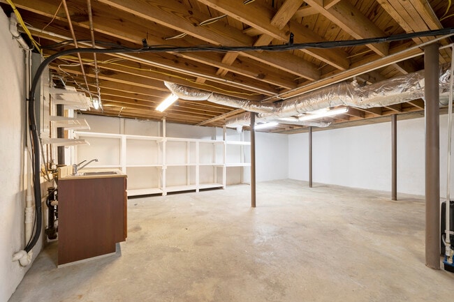 Building Photo - 253 Valley Ridge Dr