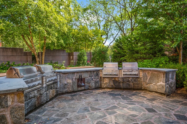 Building Photo - 4 Martine Ave