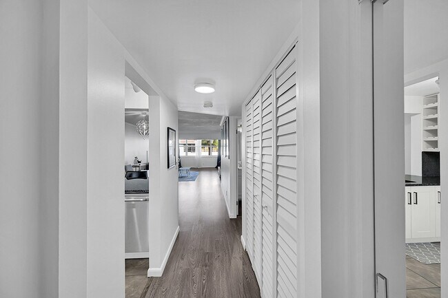 Building Photo - 2920 SW 22nd Ave