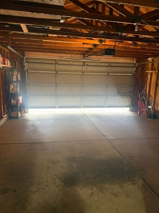 Building Photo - 6235 Chesterfield Ln