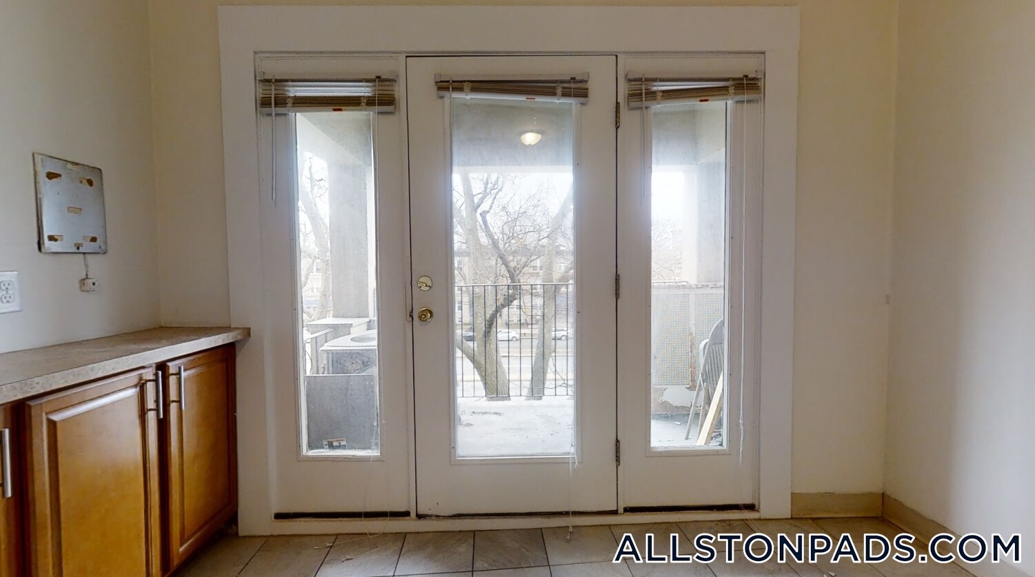 Building Photo - 1131 Commonwealth Ave