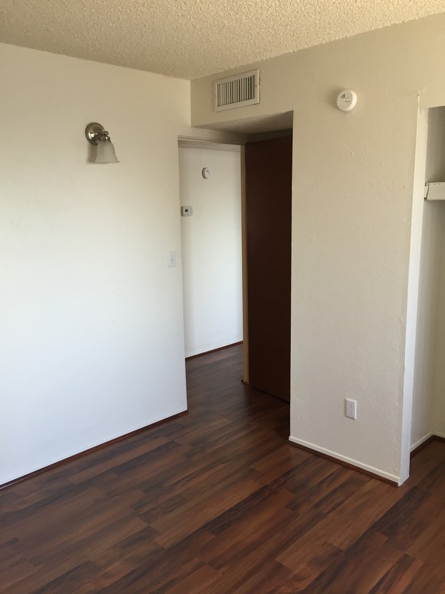 Building Photo - Fort Lowell Manor