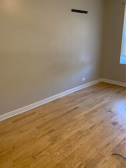 Building Photo - 6309 N Albany Ave