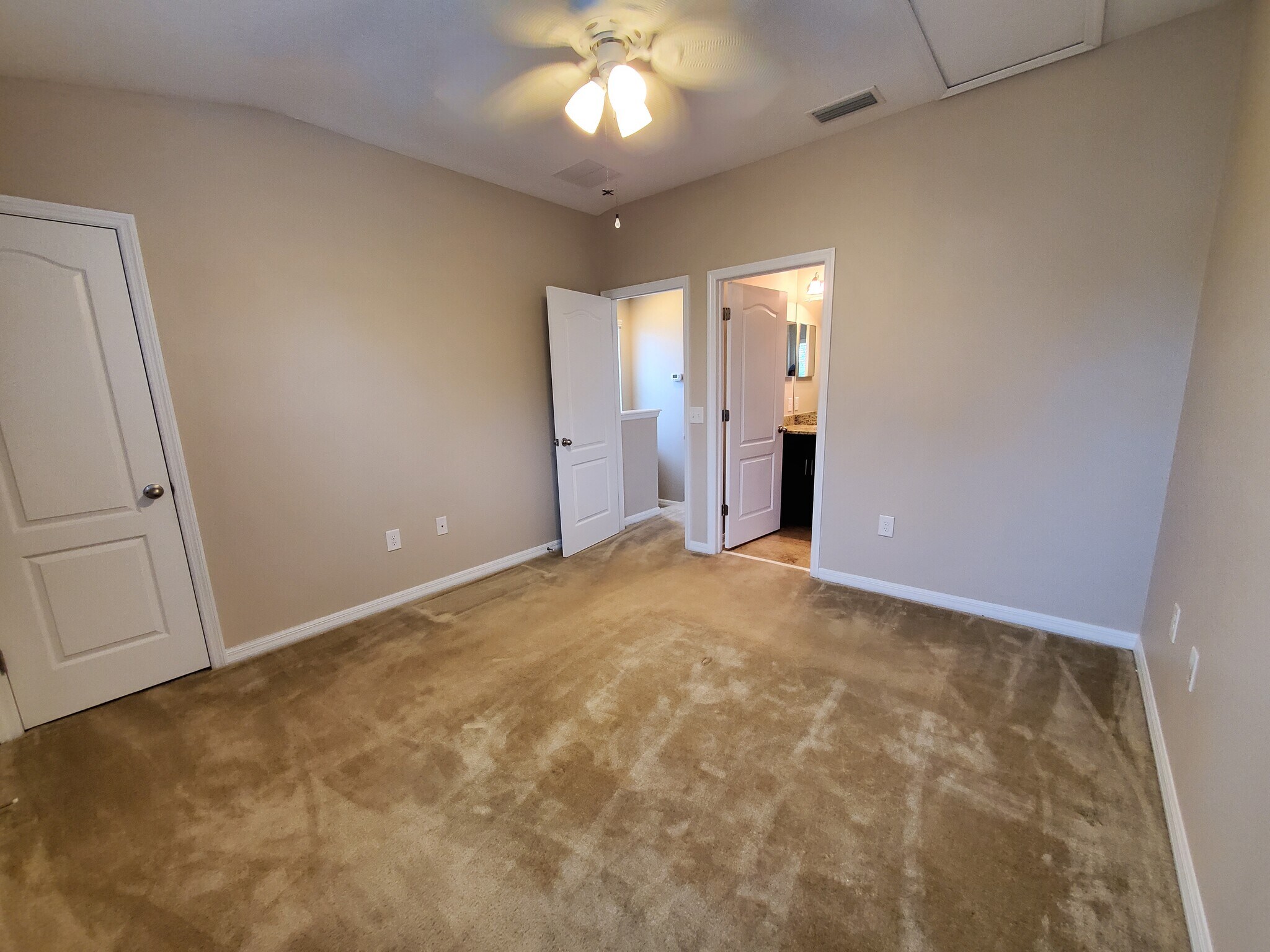 Building Photo - 15932 Stable Run Dr