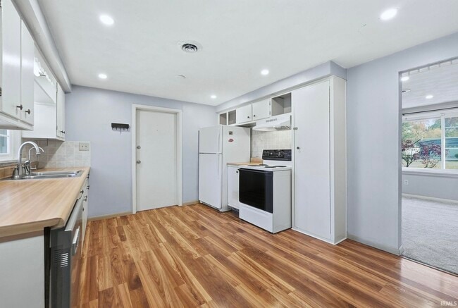 Building Photo - 7311 Denise Dr