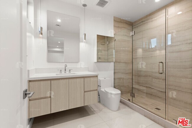 Building Photo - 1541 1/2 Hi Point St