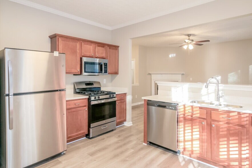 Building Photo - 445 Laurelton Cir