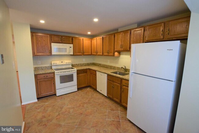 Building Photo - 6605 Briarleigh Way