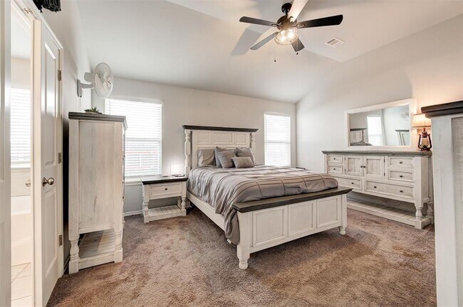 Building Photo - 465 Compass Dr