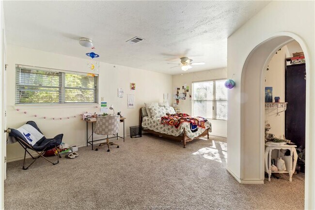 Building Photo - 1108 Neal Pickett Dr