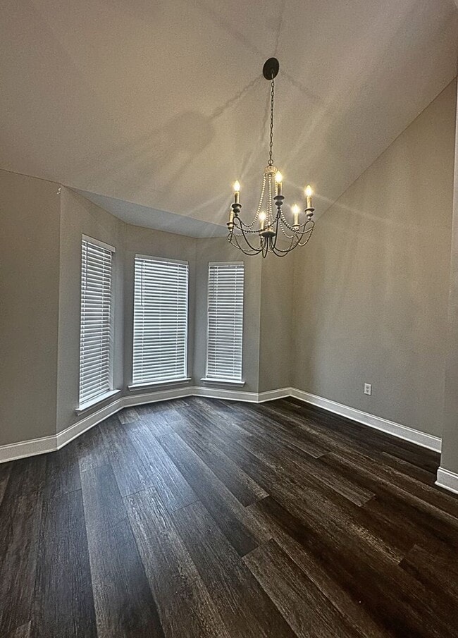 Building Photo - Traditional Neighborhood Living with Luxury