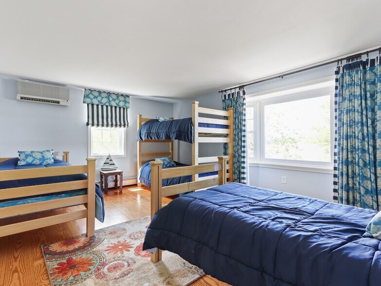 Building Photo - 491 Spring St