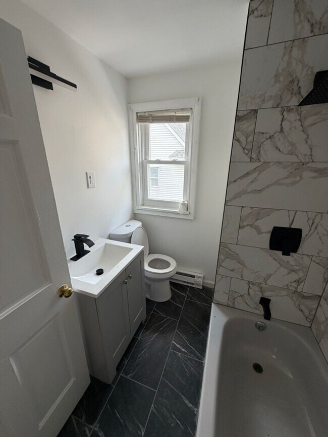 Building Photo - 1608 E Gibson St