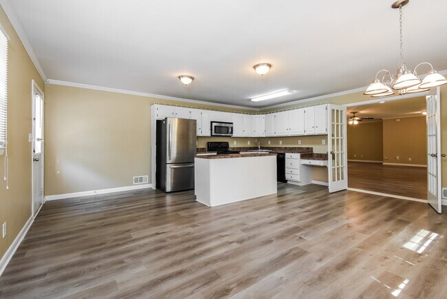 Building Photo - 4910 Springdale Rd