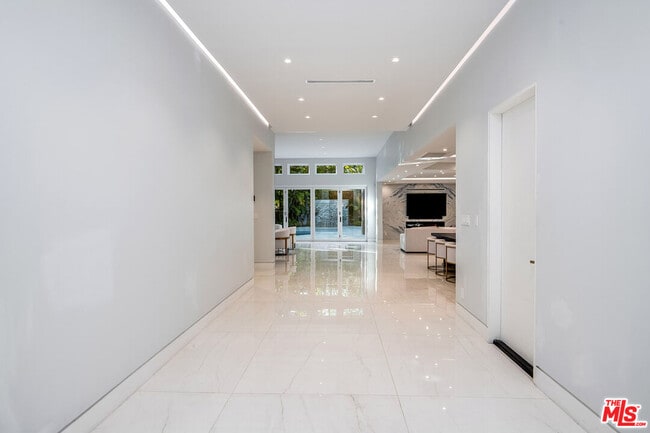 Building Photo - 16601 Park Ln Cir