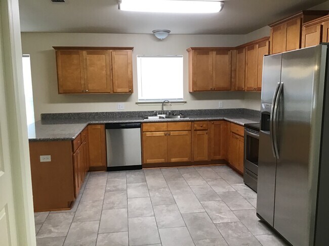 Kitchen - 208 Sagewood Dr