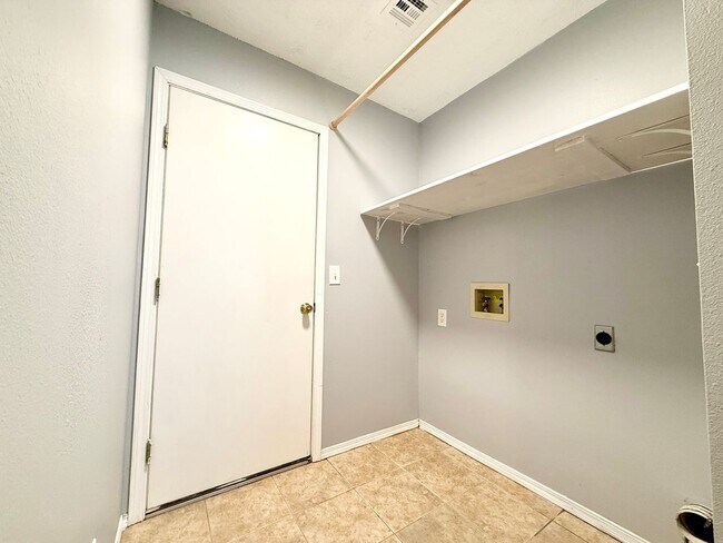 Building Photo - ***3102 NE 12th Street***
