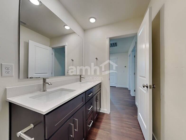 Building Photo - 9380 W Shumard St