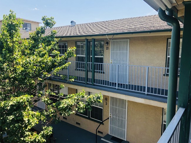 Building Photo - 410 S Sierra Madre Blvd