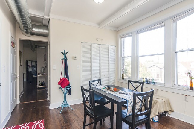 Building Photo - 1900 N Western Ave