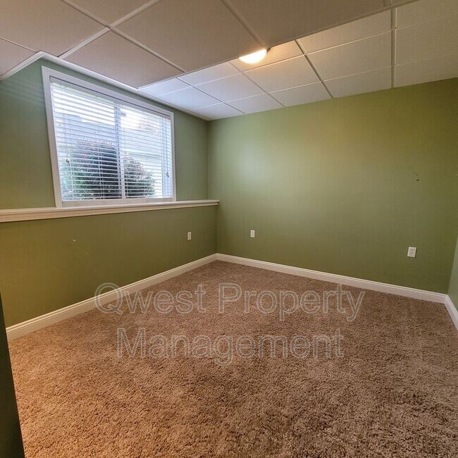 Building Photo - 79 River St