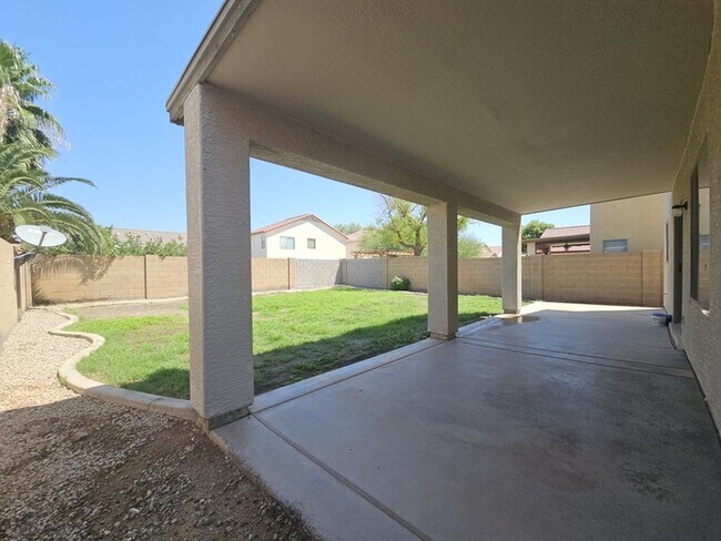 Building Photo - 2018 W Agrarian Hills Dr