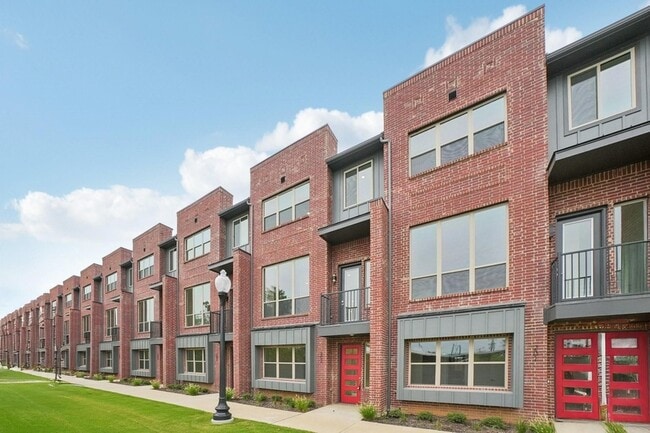 Building Photo - 13351 Goodland St