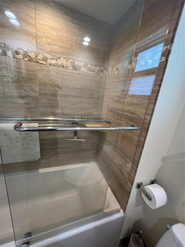 Building Photo - 333 NE 21st Ave