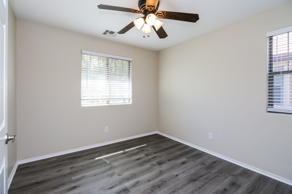 Building Photo - 2451 E Vermont Dr