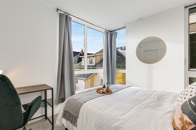 Building Photo - 1112 13th Ave