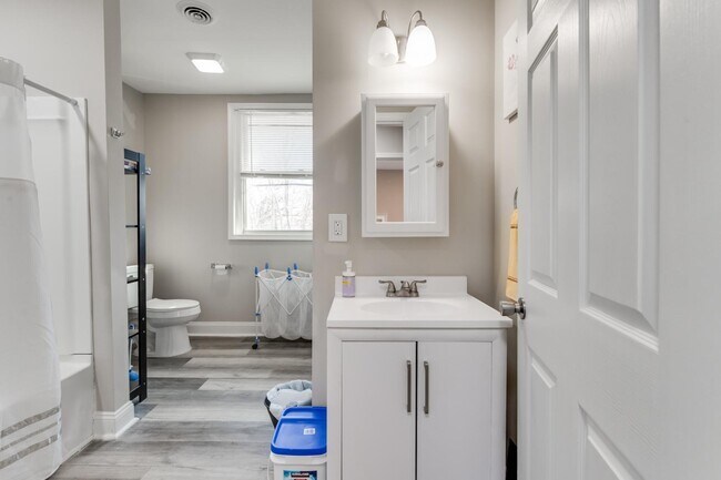 Building Photo - 407 N 3 1/2 Ave