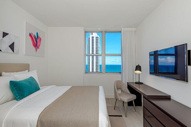 Building Photo - 4010 S Ocean Dr