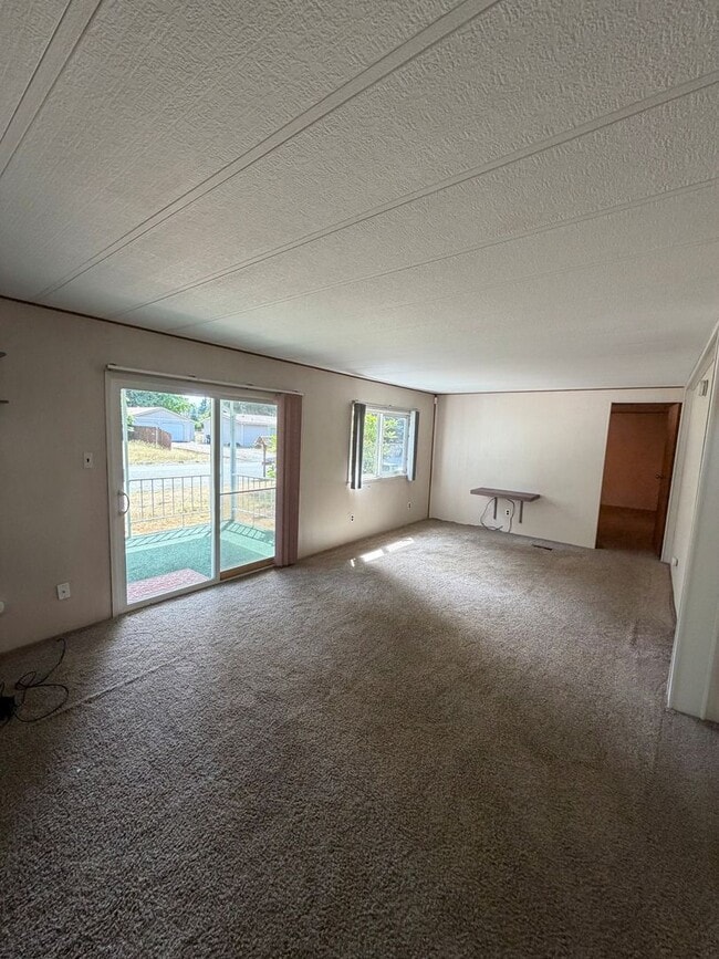 Building Photo - Updated 2 bedroom 2 bath manufactured home