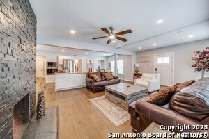 Building Photo - 811 W Kings Hwy