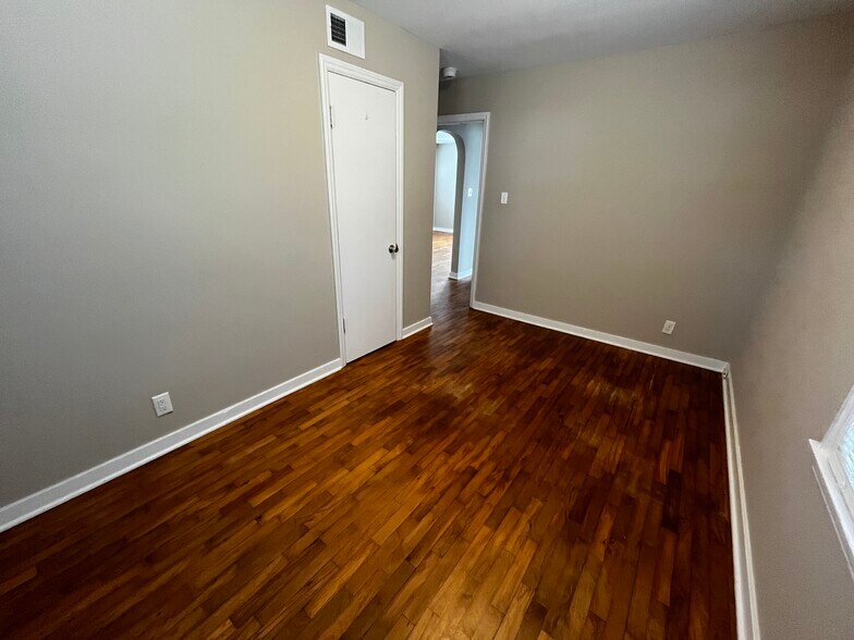 Building Photo - 418 W Lakewood Blvd