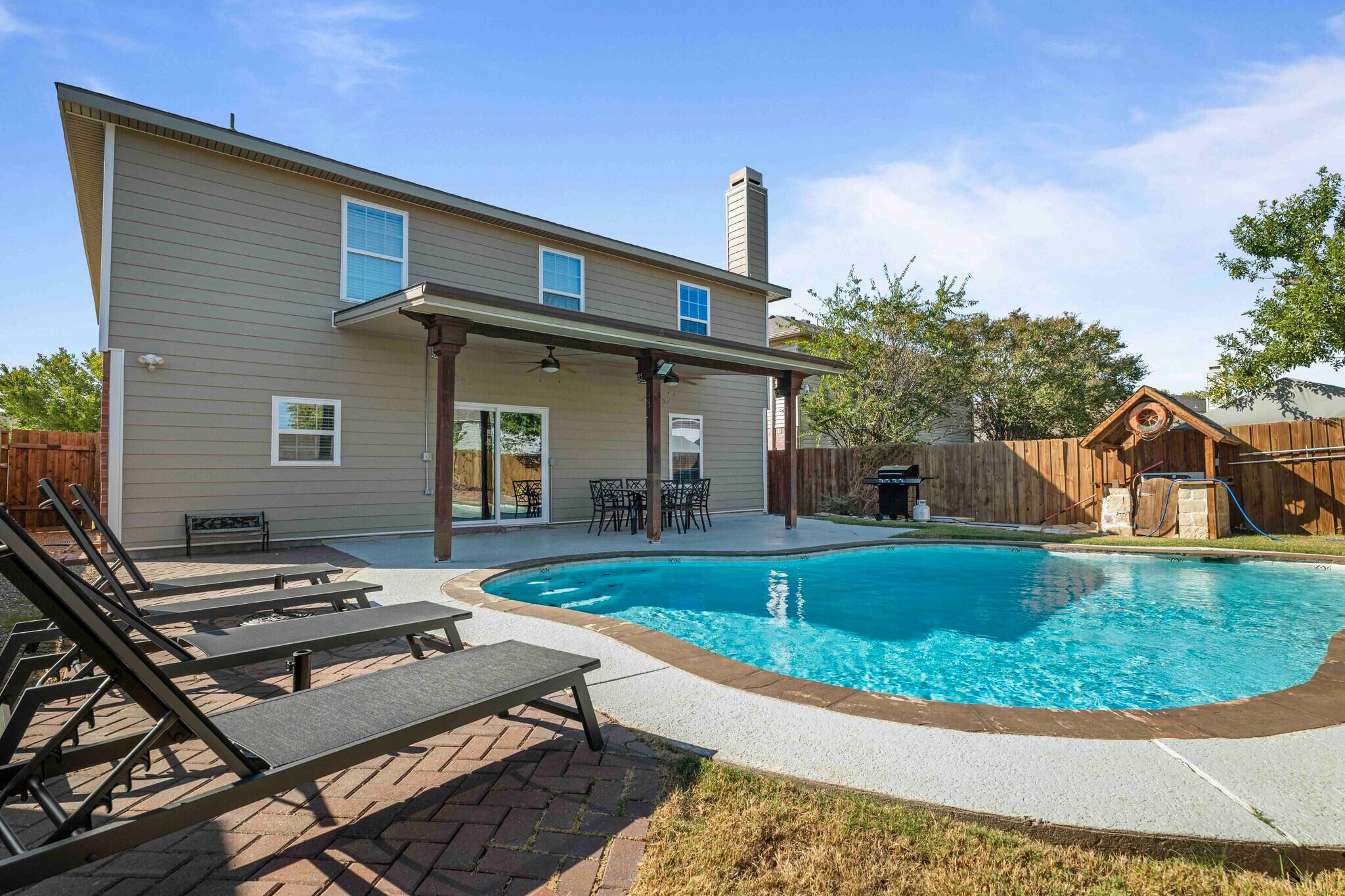 Building Photo - 2317 Birch Dr