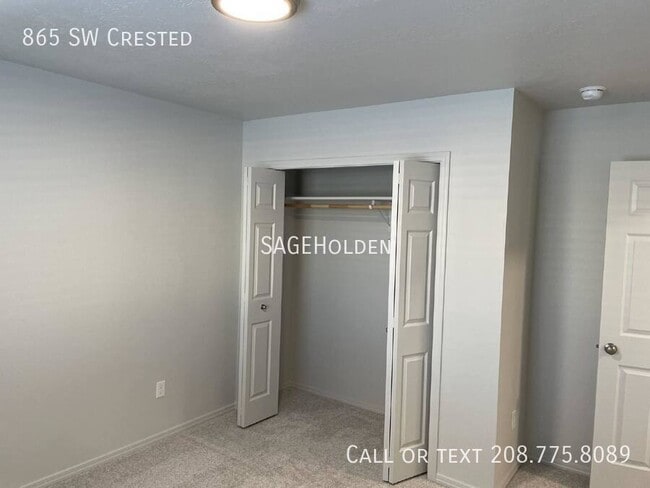 Building Photo - 865 SW Crested-