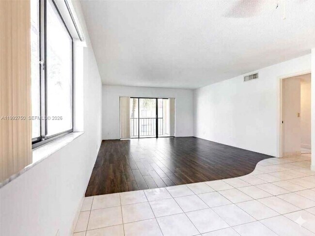 Building Photo - 357 Lakeview Dr